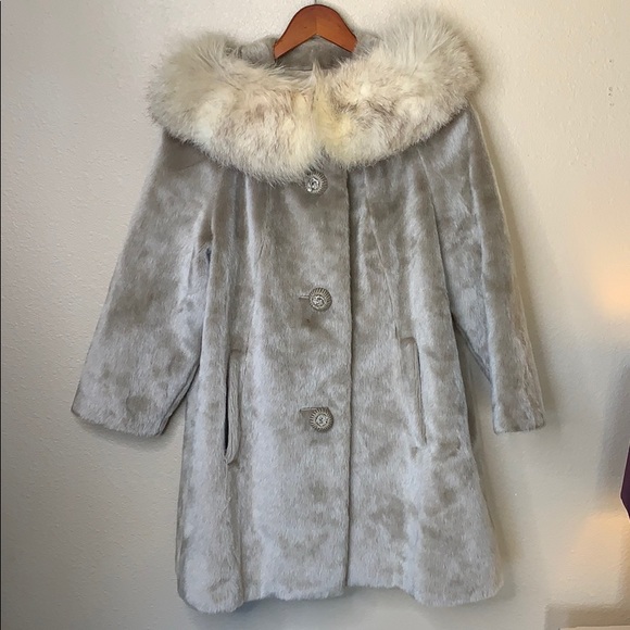 Jackets & Blazers - Host Fav 🎉 Beautiful vintage fox fur collar coat Firm Price
